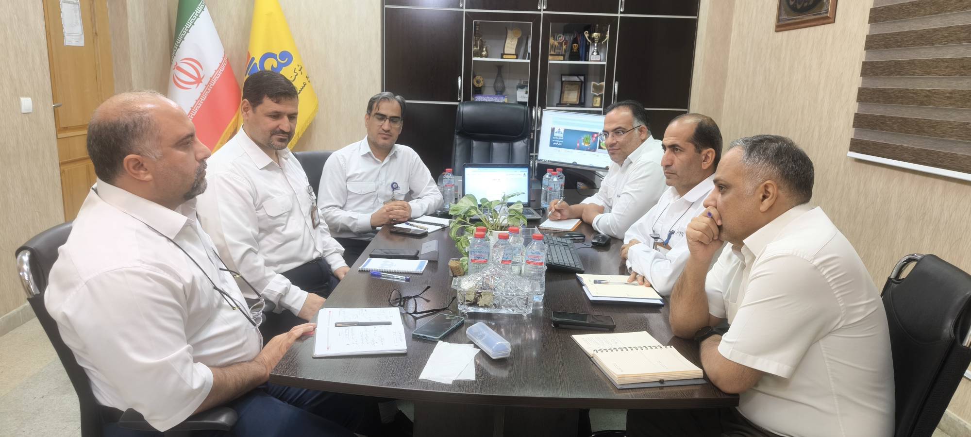 بررسی و توسعه خدمات «سامانه شهروندی» در نشست مشترک واحدهای مجتمع مسکونی پارس جم