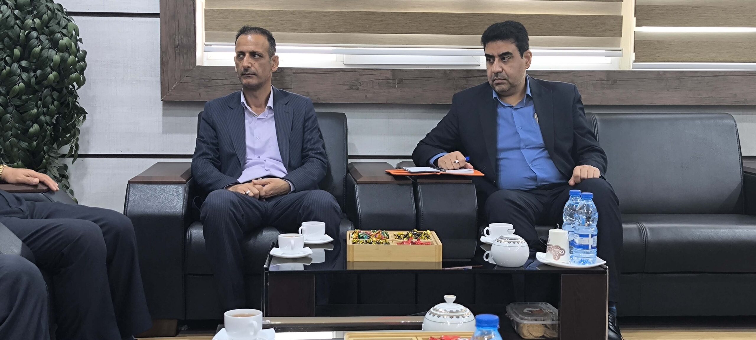 مدیر اجرایی جدید مجتمع مسکونی پارس جم با فرماندار شهرستان جم دیدار کردند